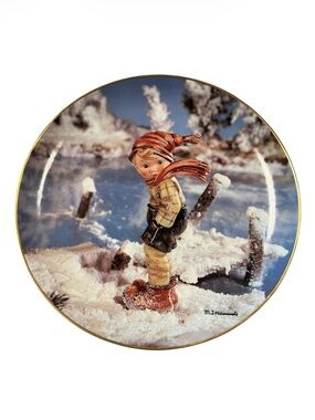 Hummel White Calendar Plate "Year's First Snow"